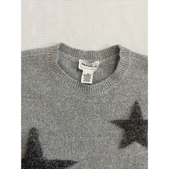 Republic Gray Metallic Silver Star Sweater Womens Size M Christmas Pullover Soft - Picture 2 of 6